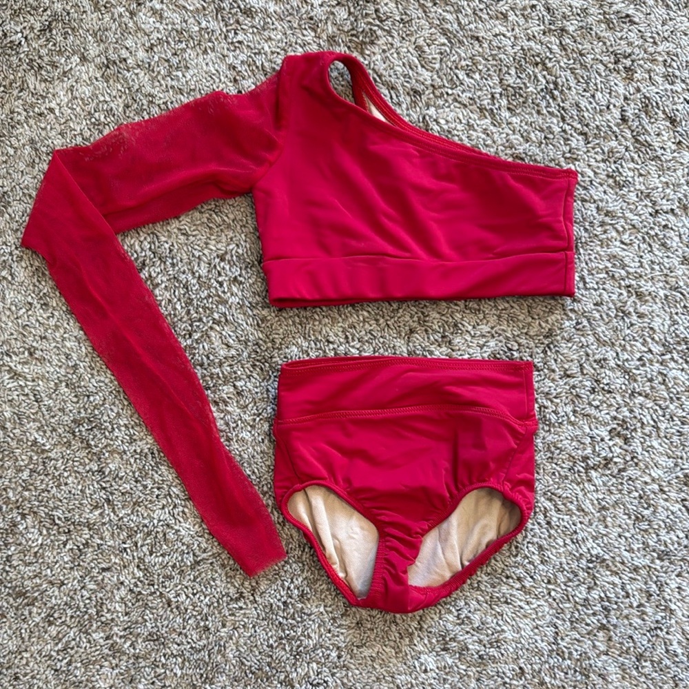 One mesh sleeve leotard